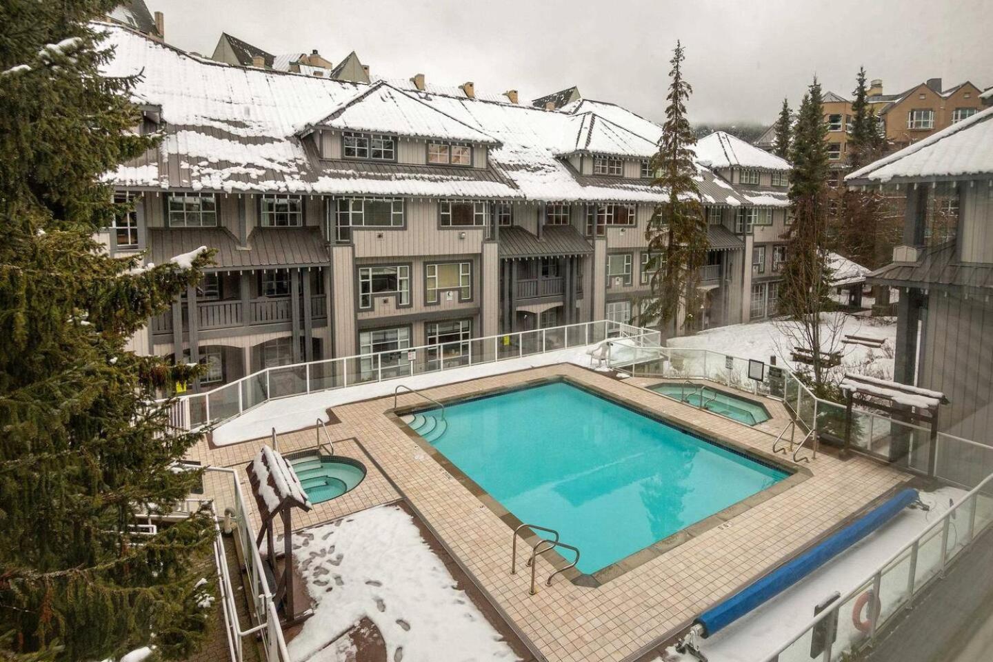 Newly Renovated Ski In Out W Pool 2 Hot Tubs วิสต์เลอร์ ภายนอก รูปภาพ